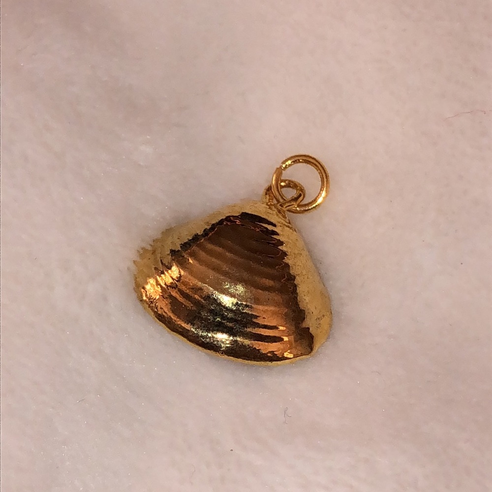 Vintage gold plated oyster shell charm with pearl